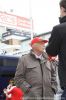 Niki Lauda durante una entrevista en el Paddock del Circuit de Catalunya